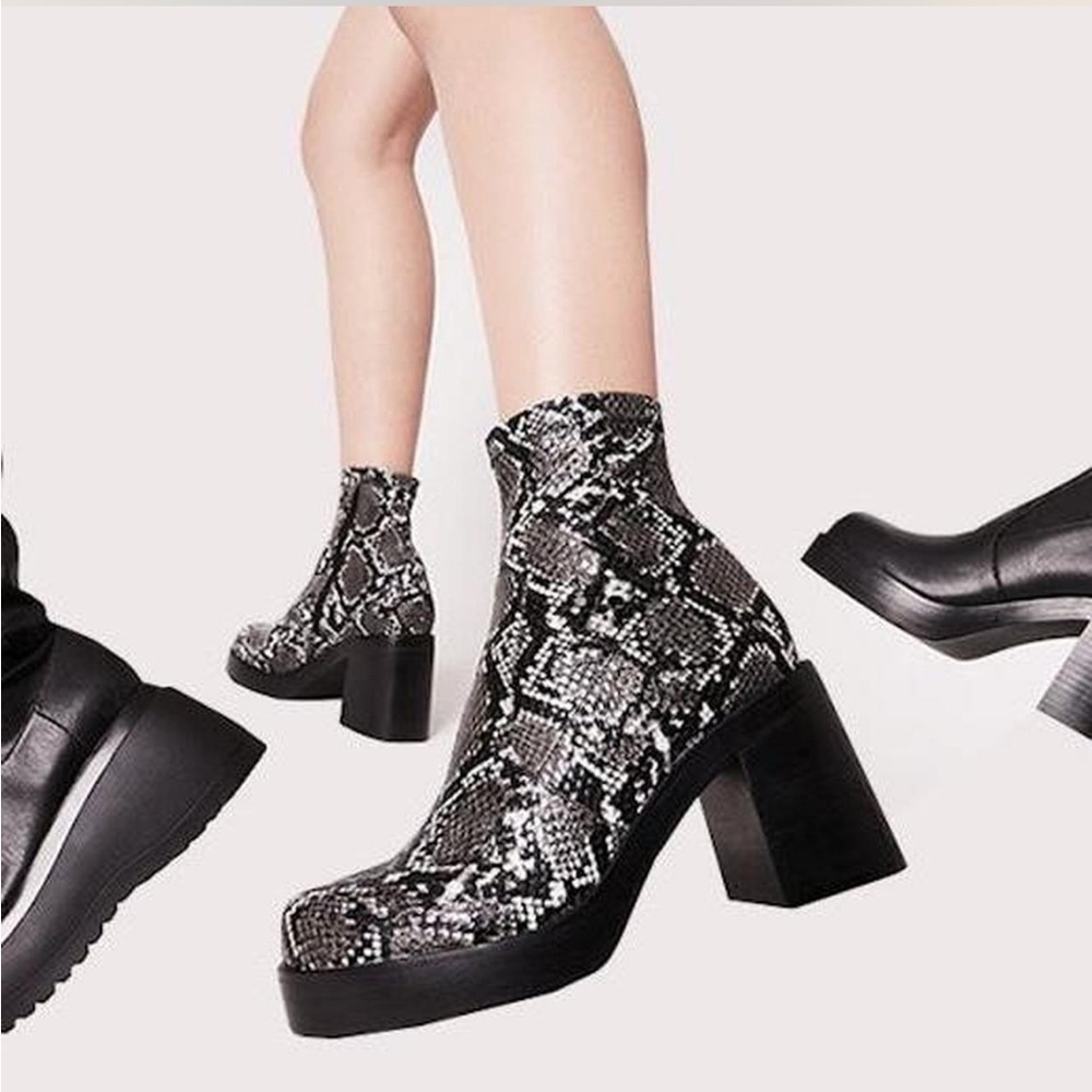 Steve Madden platform boots - Picture 7 of 7